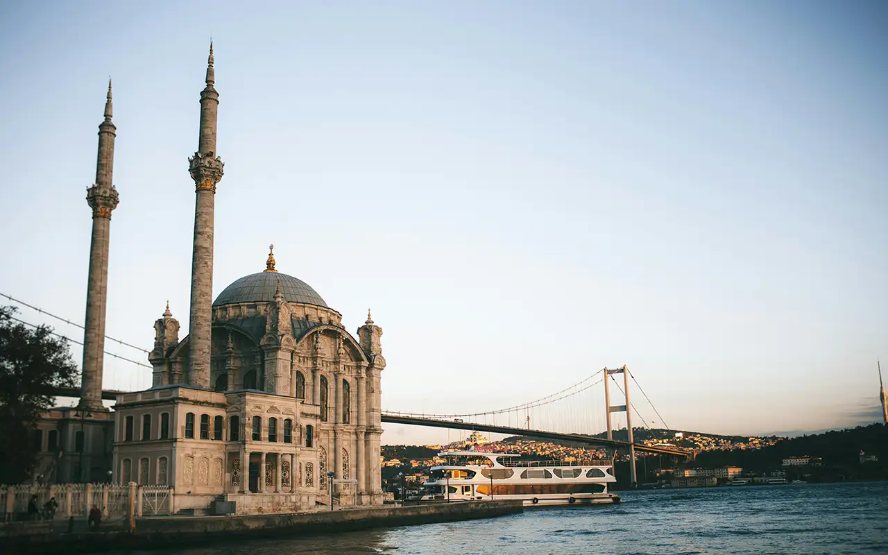 Sunset Bosphorus Cruise with Asian Side Stop - Image 3