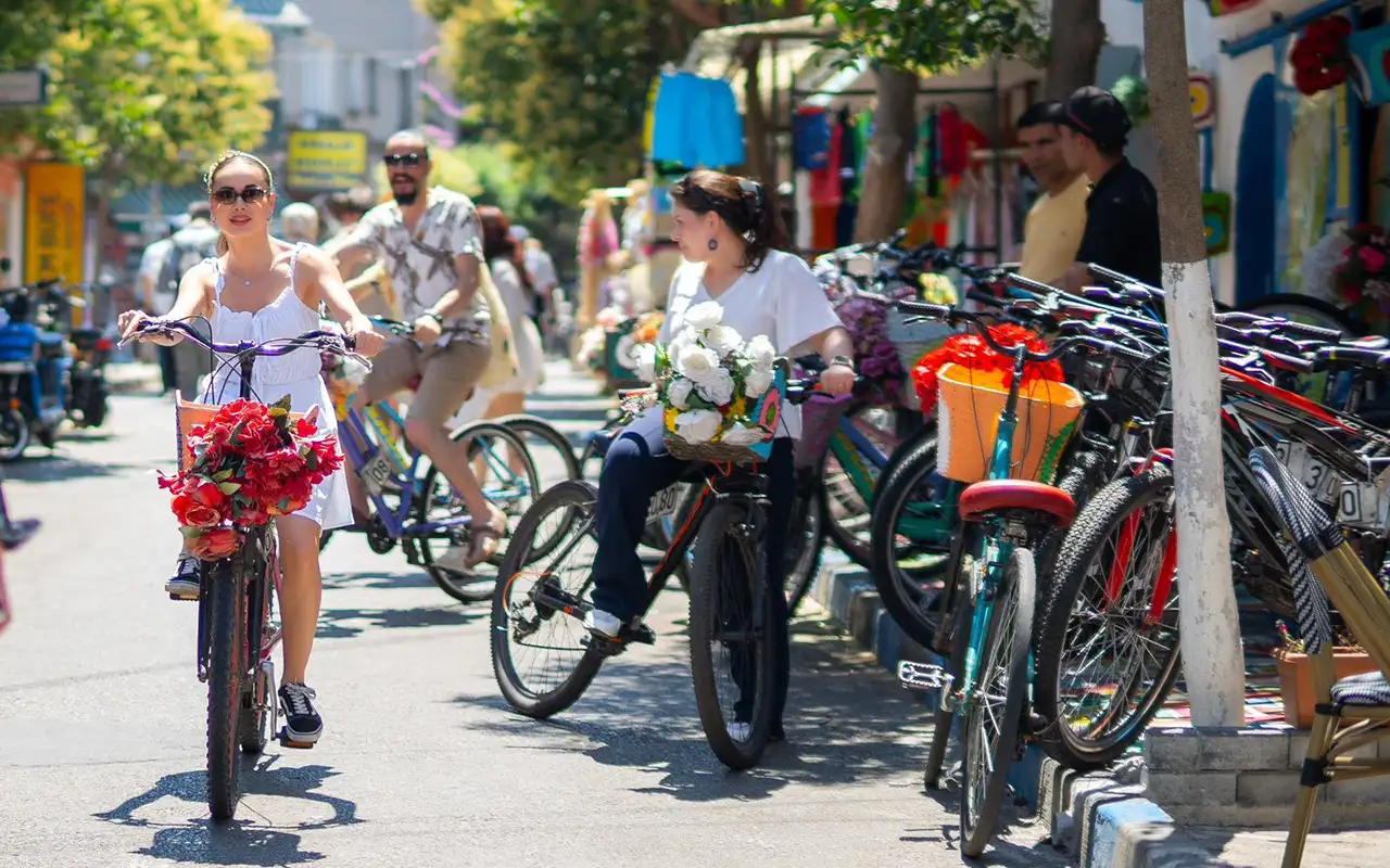 Princes Islands Day Tour: Kınalıada & Büyükada - Image 9